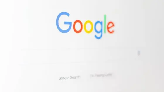 Astuces Google pour des recherches meilleures et plus rapides