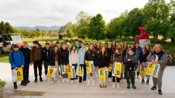 Answear Slowenien mit einer nachhaltigen Wear&Share-Geschichte: Gemeinsam mit slowenischen Grundschulen sammelten sie fast 17 Tonnen Altkleidung